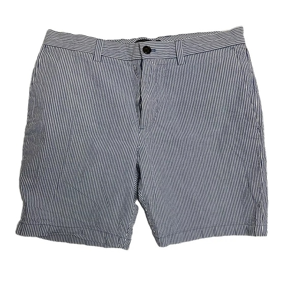 Banana Republic Other - Banana Republic Men's Aiden Seersucker Shorts 32 Blue White Striped Flat Front